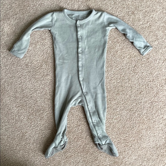 L'ovedbaby Other - L’oved baby button onesie
